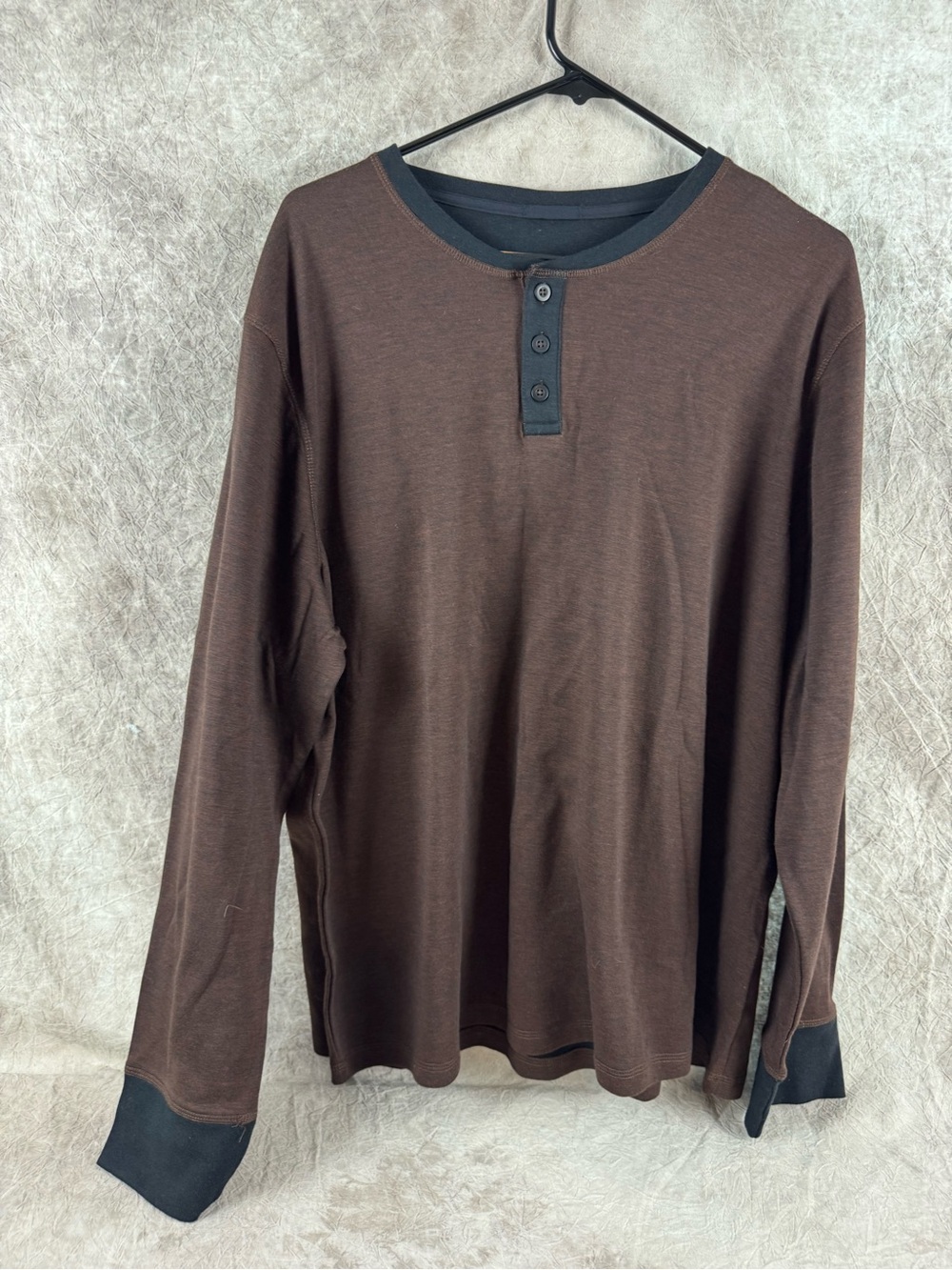 Cuddl Duds Brown Long-Sleeve Henley with Black Trim XL.  Layering for winter